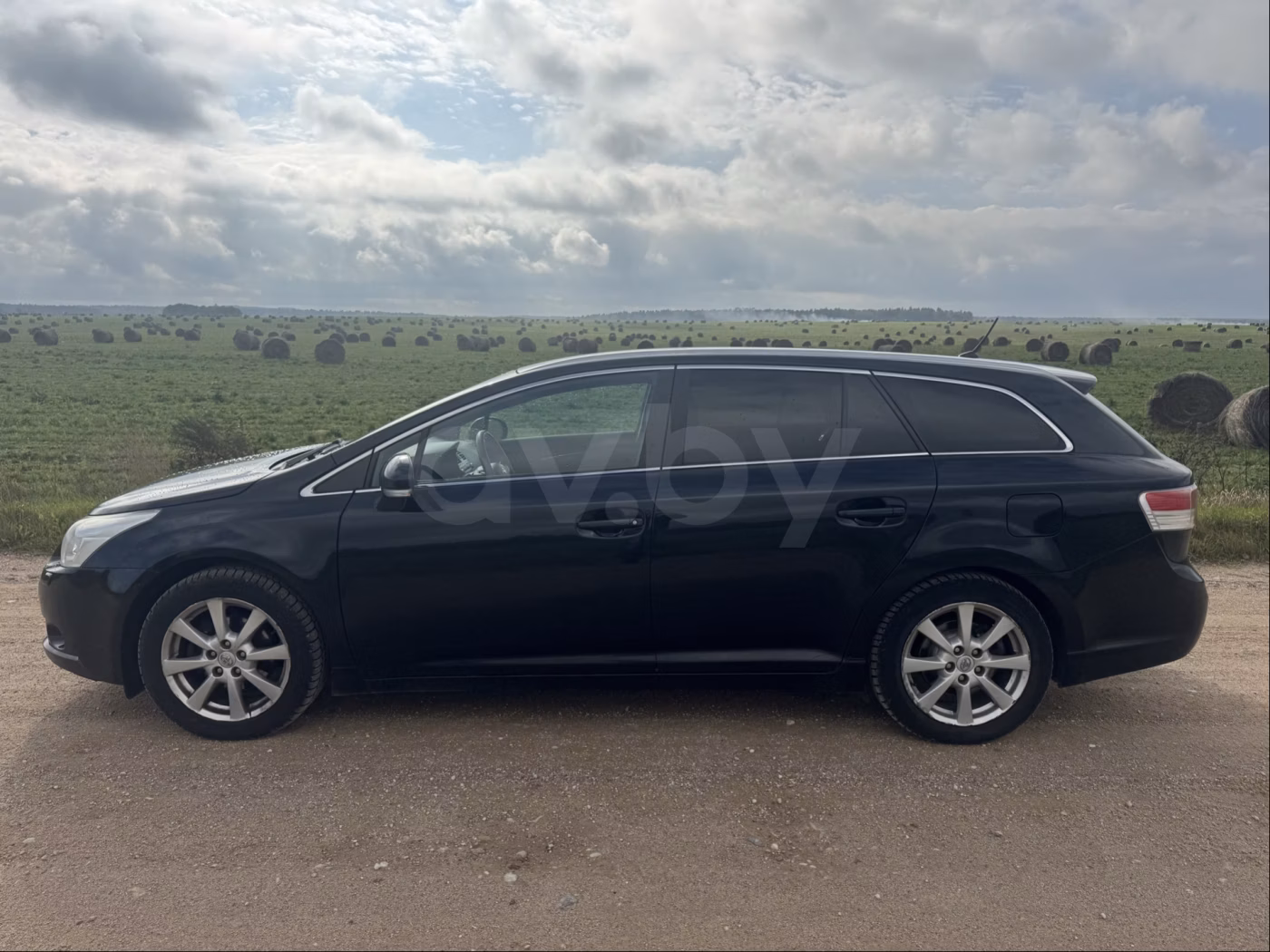 Toyota Avensis фото 4