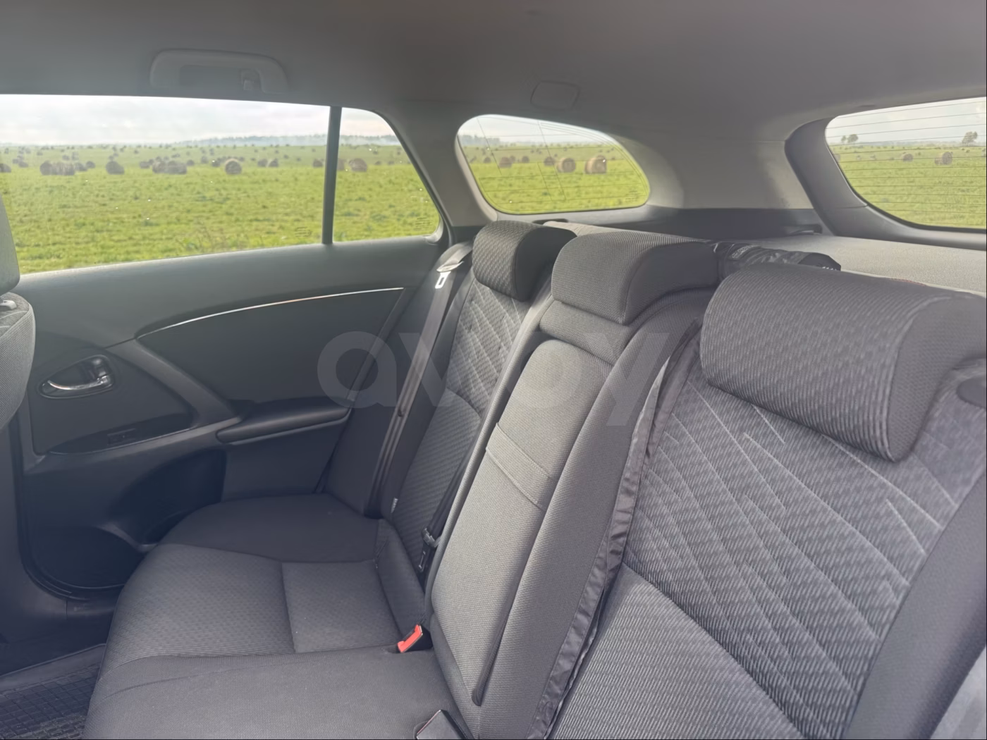 Toyota Avensis фото 7