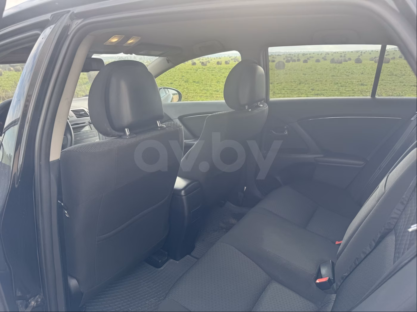 Toyota Avensis фото 8