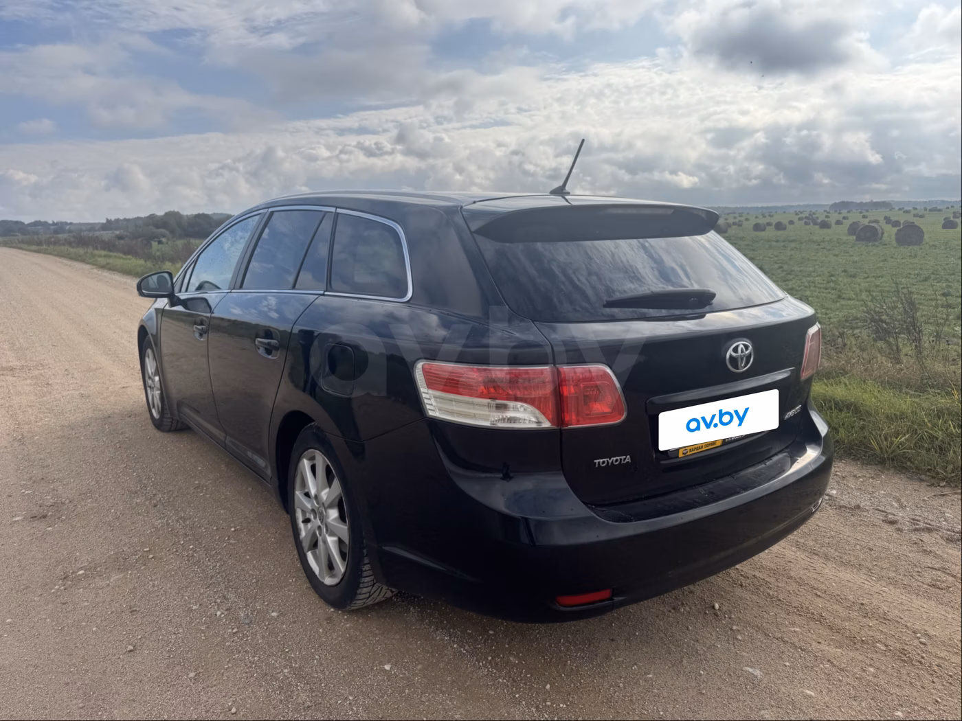 Toyota Avensis фото 9