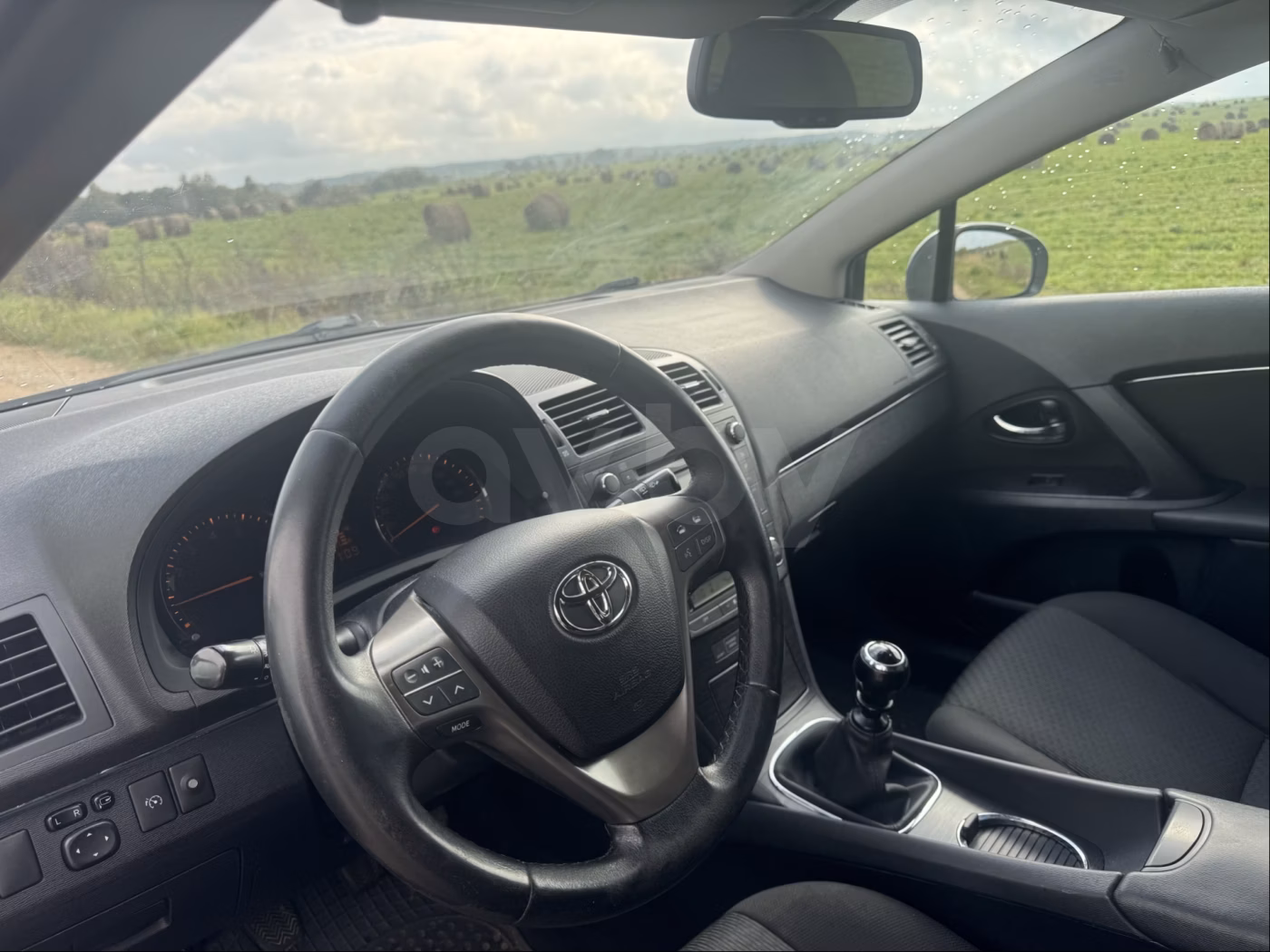 Toyota Avensis фото 10