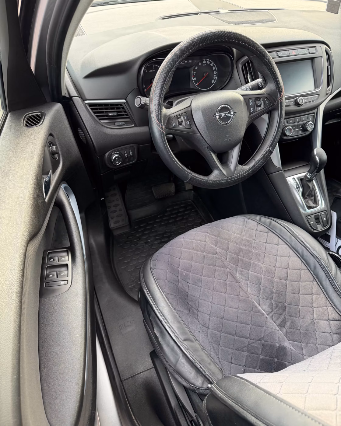 Opel Zafira фото 10