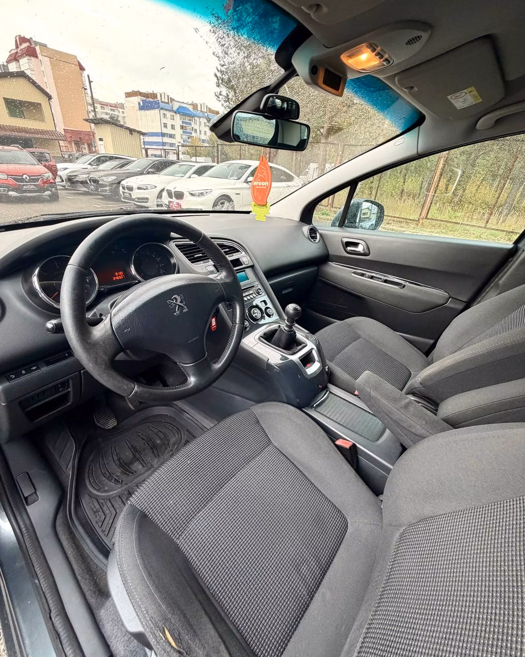 Peugeot 5008 фото 10