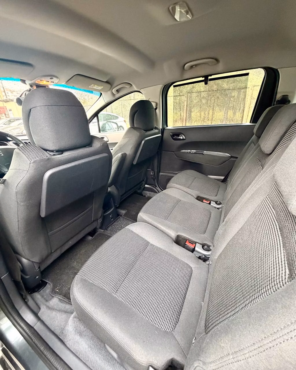 Peugeot 5008 фото 11