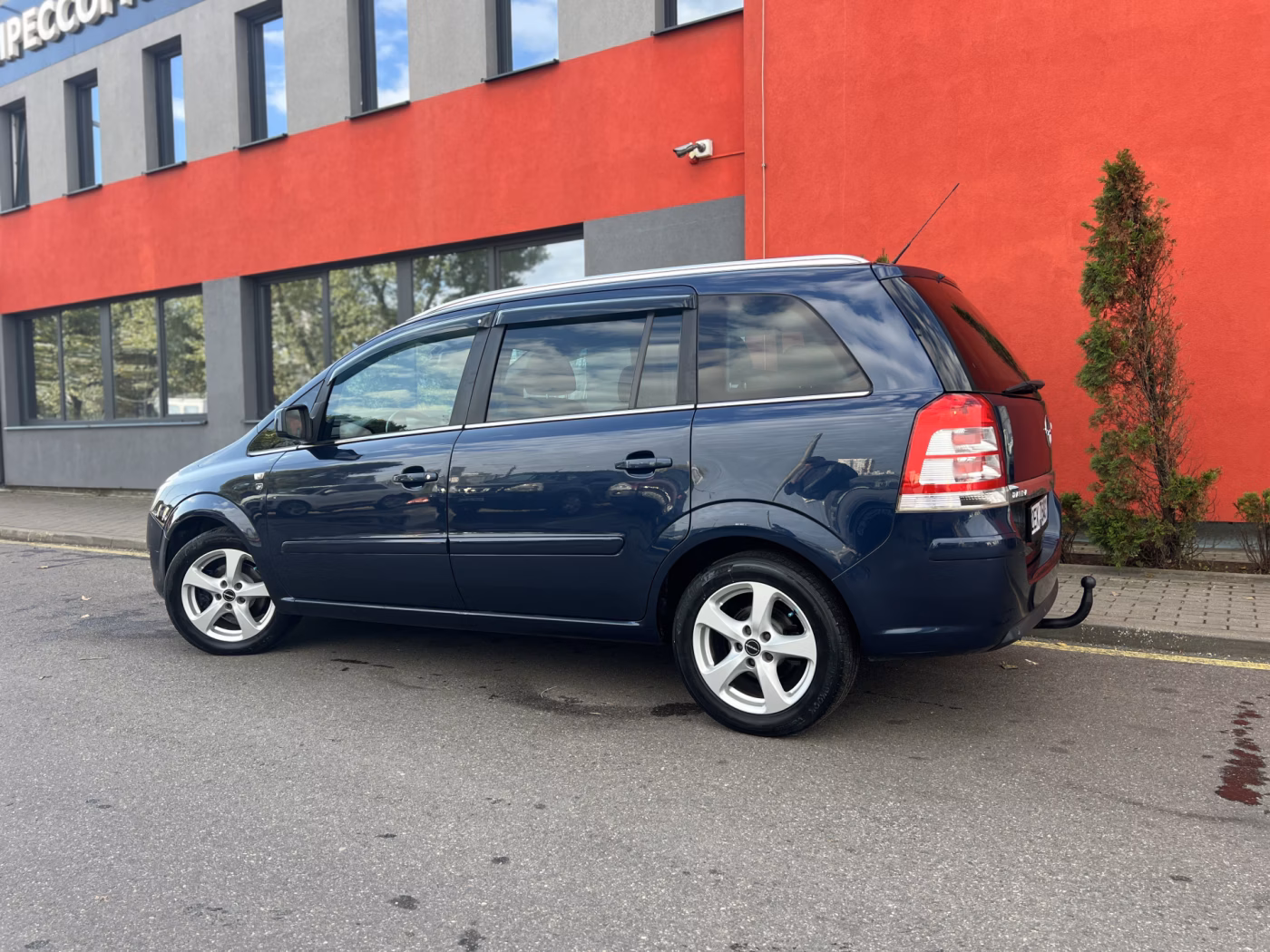 Opel Zafira фото 2