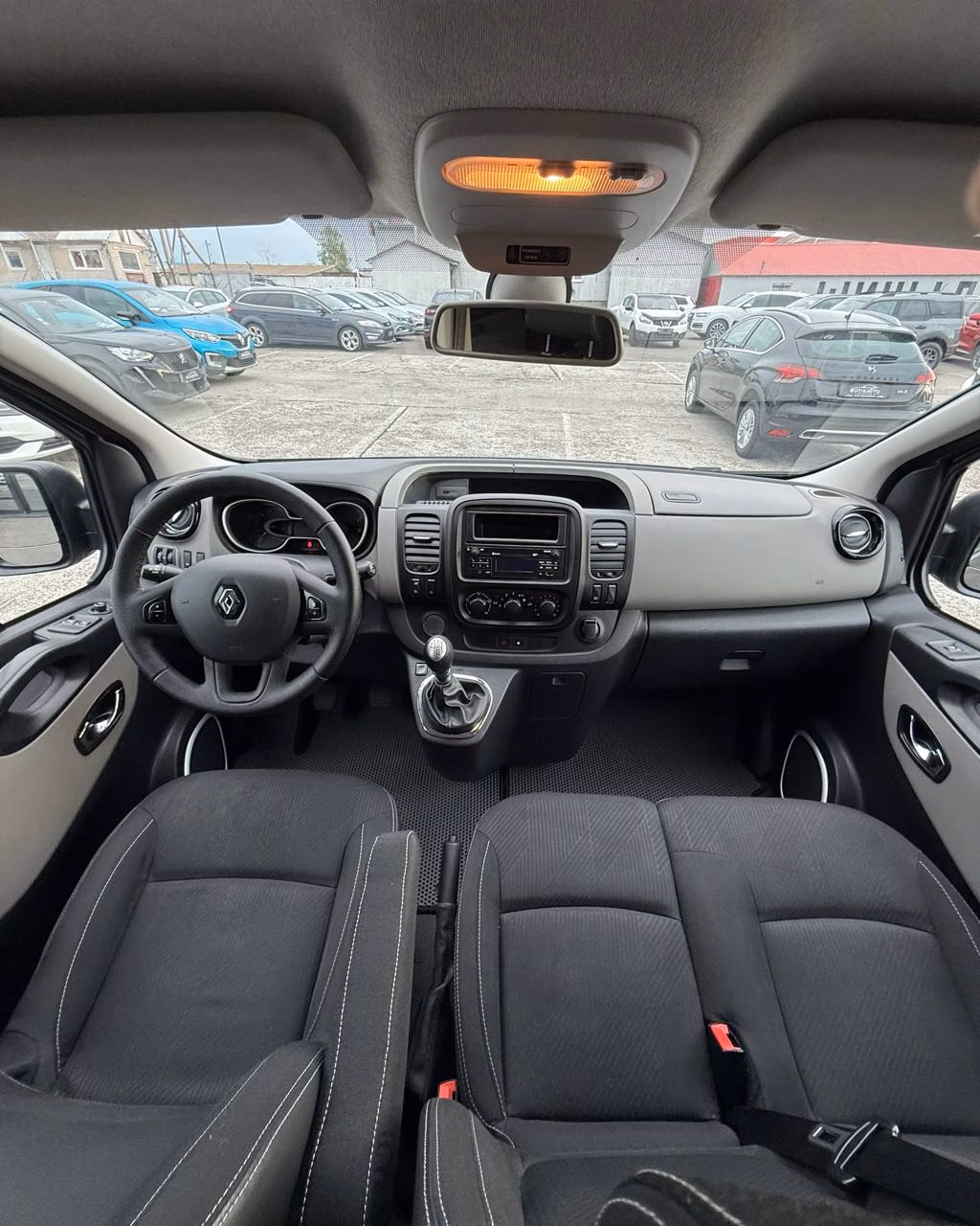 Renault Trafic фото 9