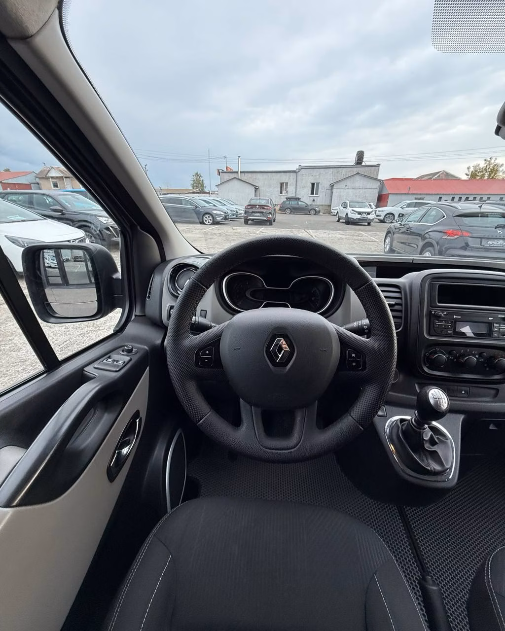 Renault Trafic фото 10