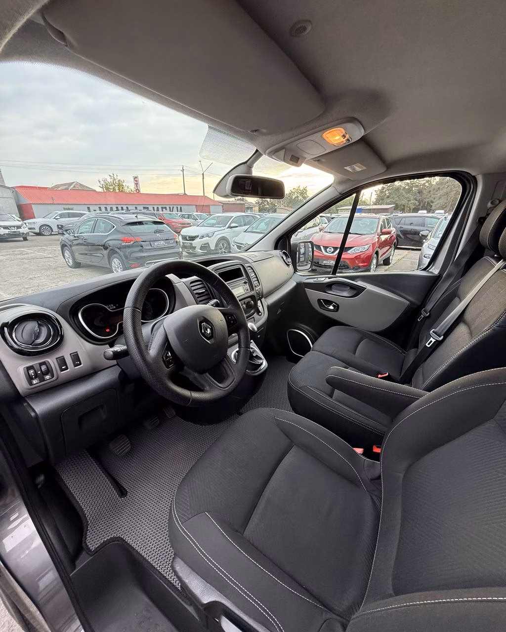 Renault Trafic фото 11