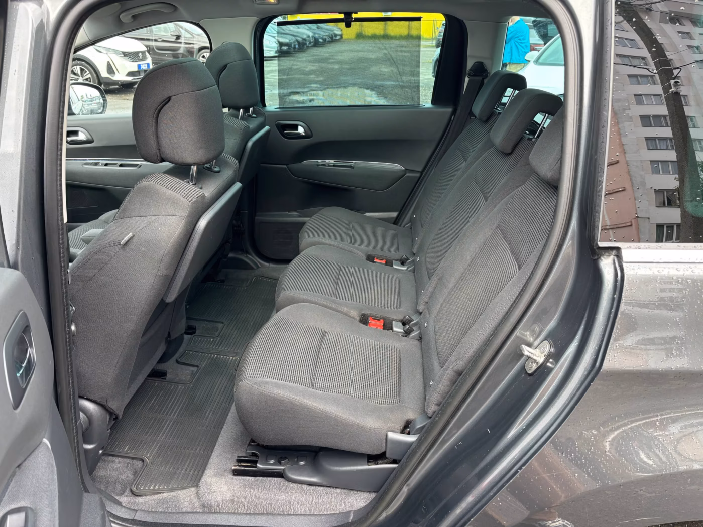 Peugeot 5008 фото 16