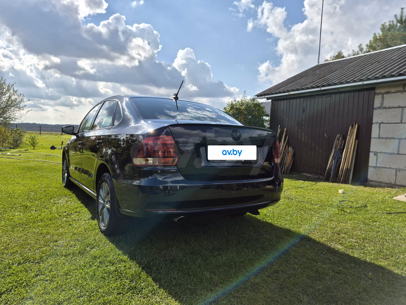 Volkswagen Polo Sedan фото 2