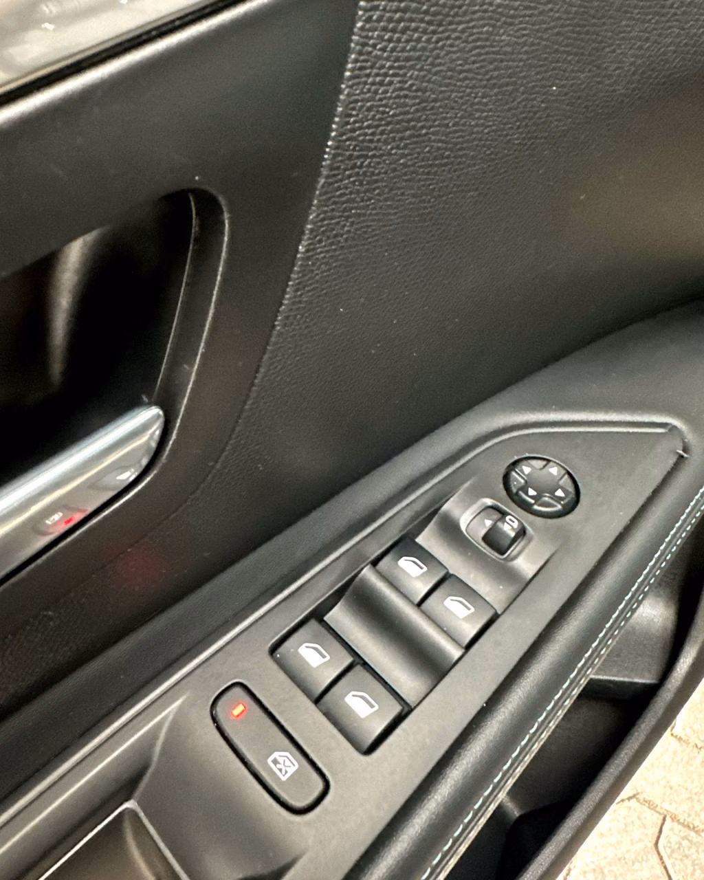 Peugeot 5008 фото 10