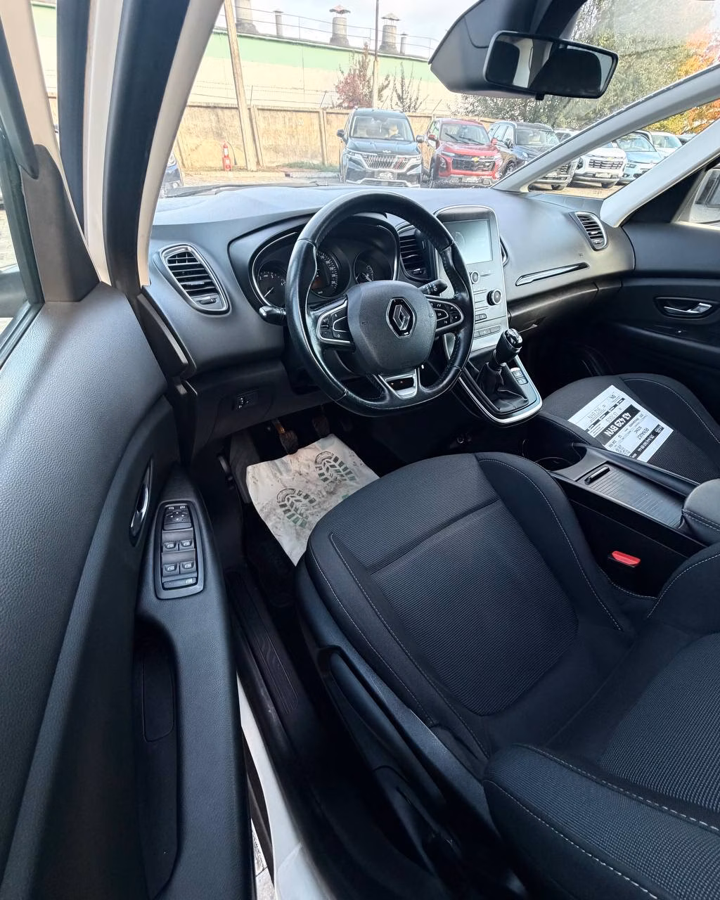Renault Scenic фото 9