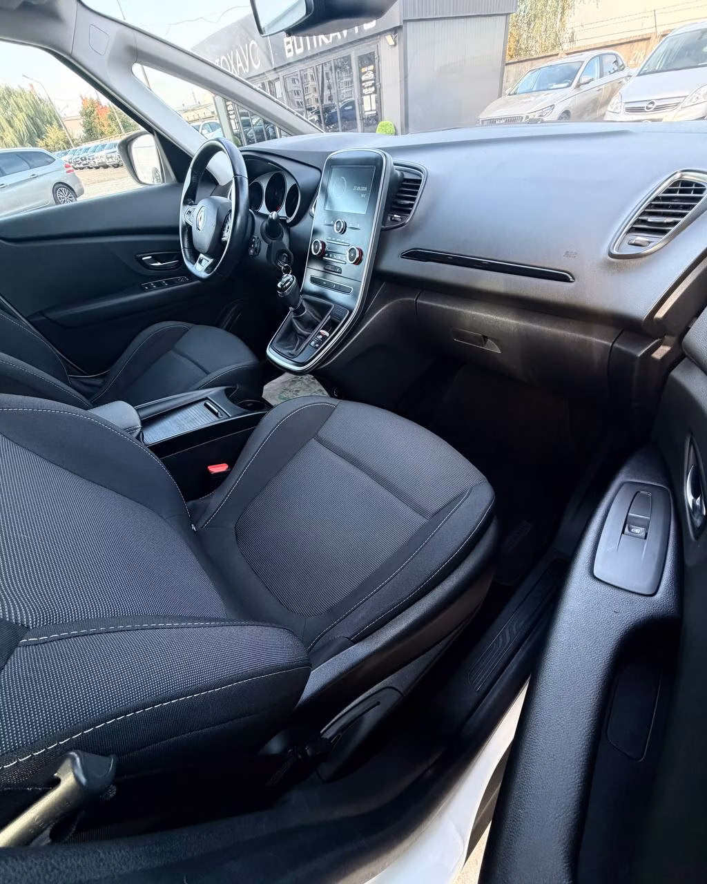 Renault Scenic фото 12
