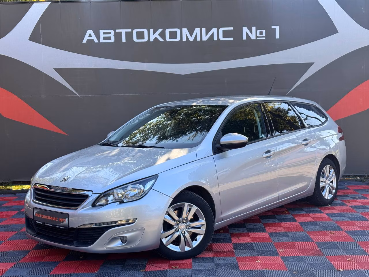 Peugeot 308 фото 2