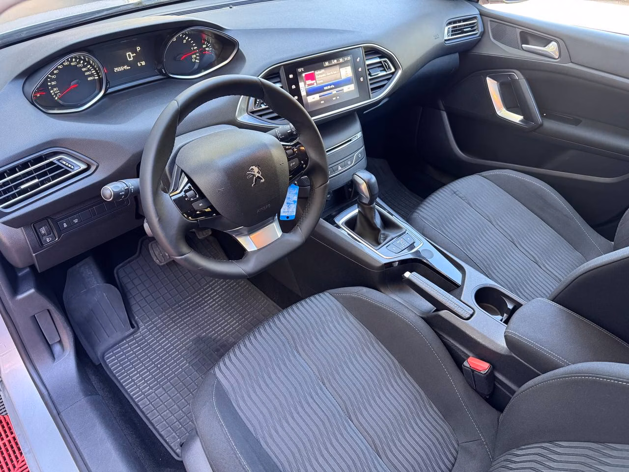 Peugeot 308 фото 7