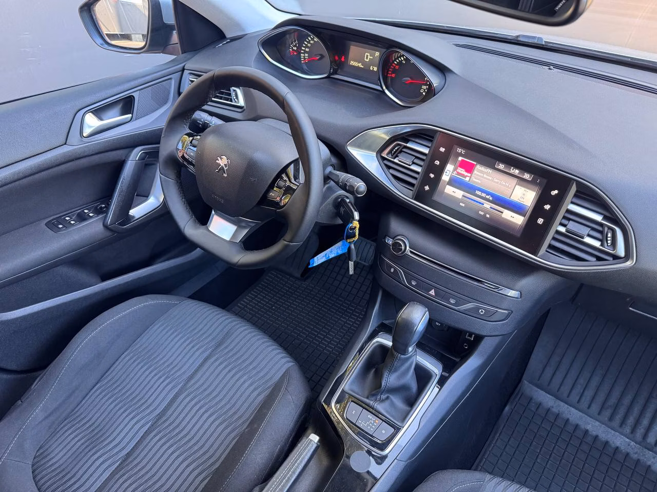 Peugeot 308 фото 15