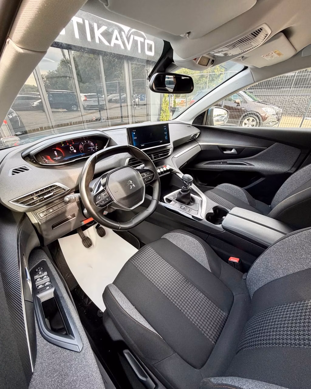 Peugeot 5008 фото 10