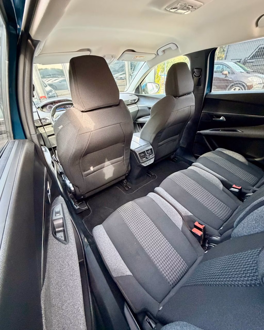 Peugeot 5008 фото 11