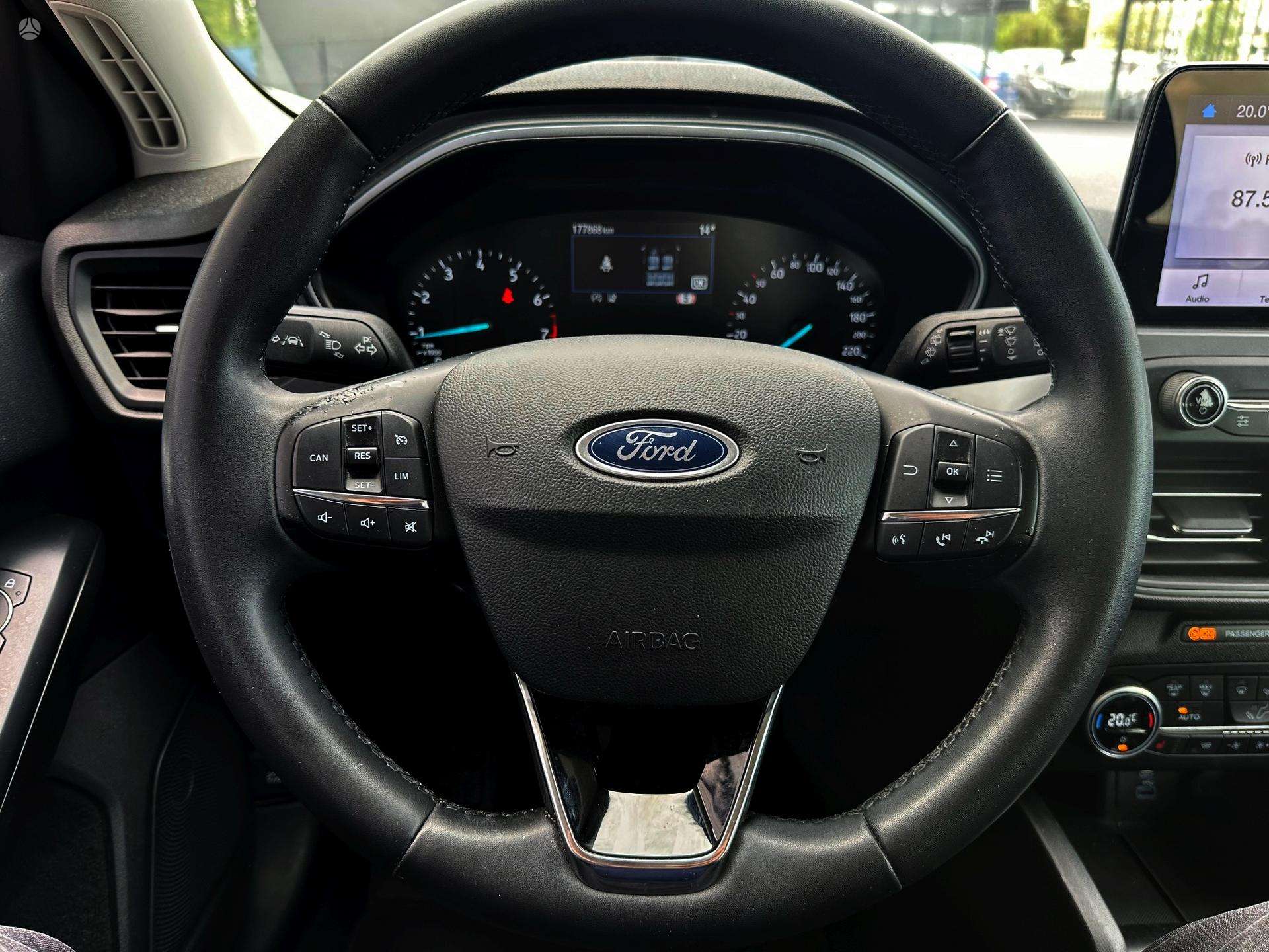 Ford Focus фото 7