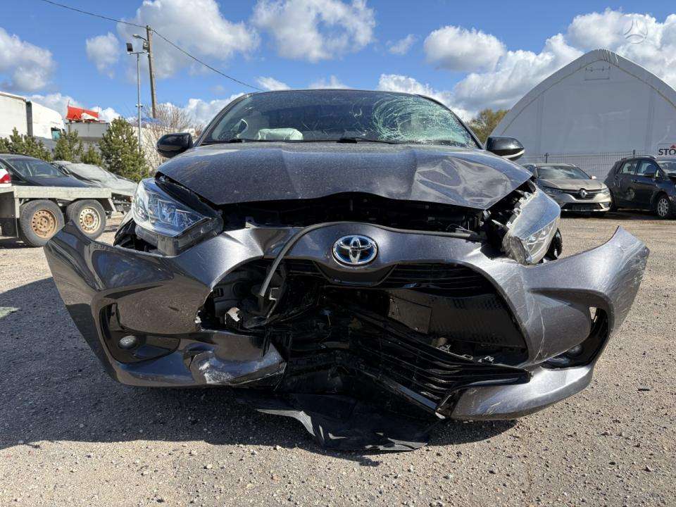 Toyota Yaris фото 2
