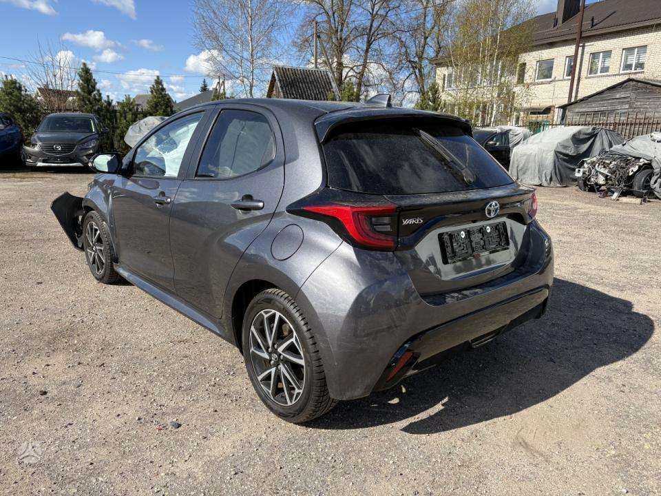 Toyota Yaris фото 5