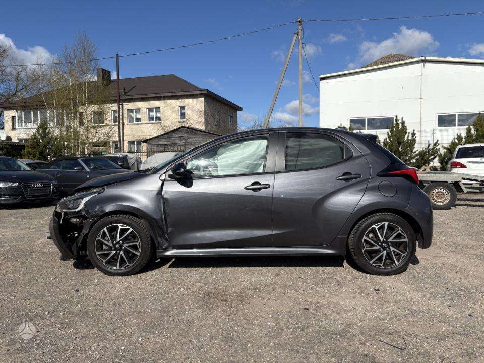 Toyota Yaris фото 6