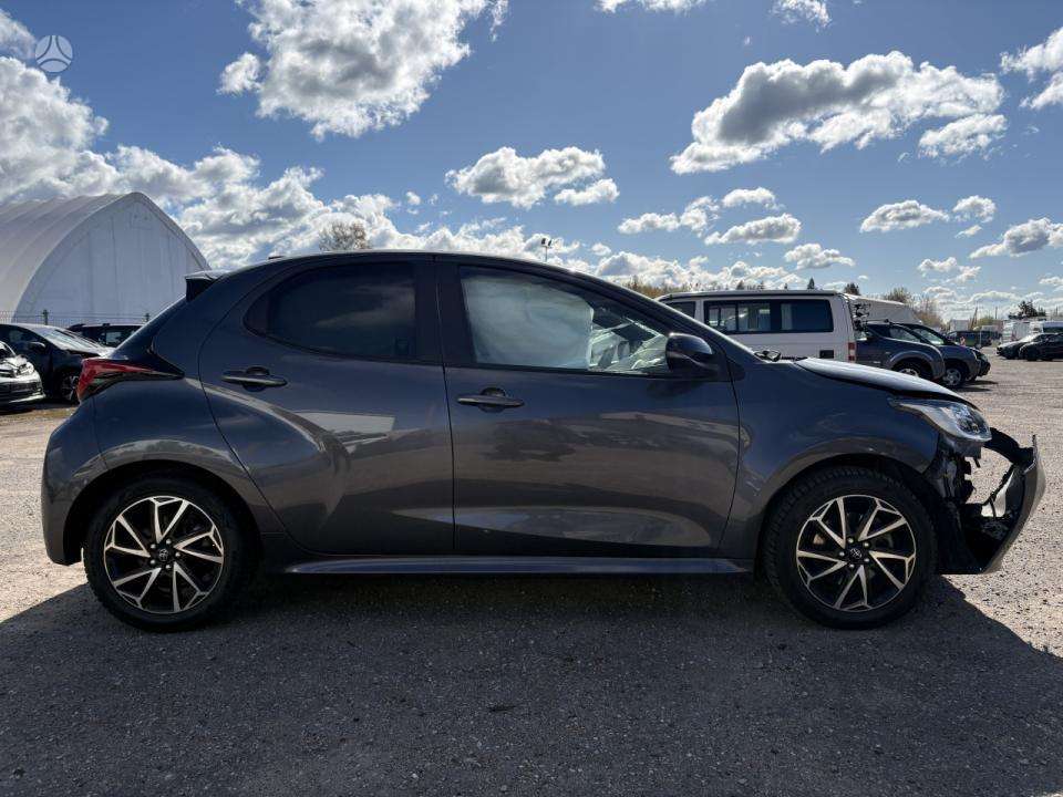Toyota Yaris фото 7