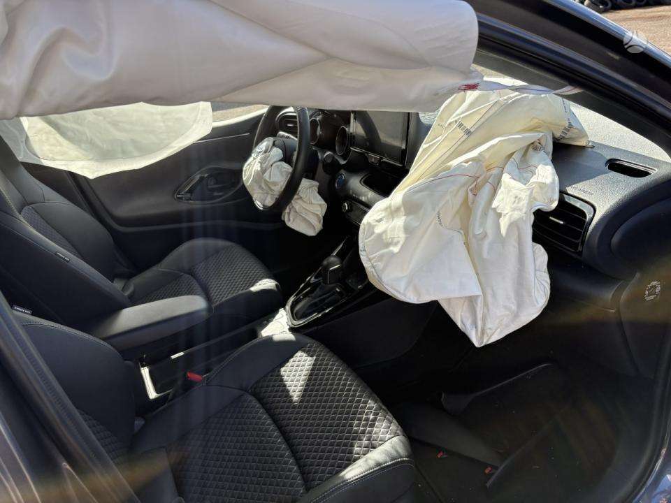 Toyota Yaris фото 8