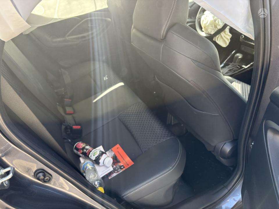 Toyota Yaris фото 9