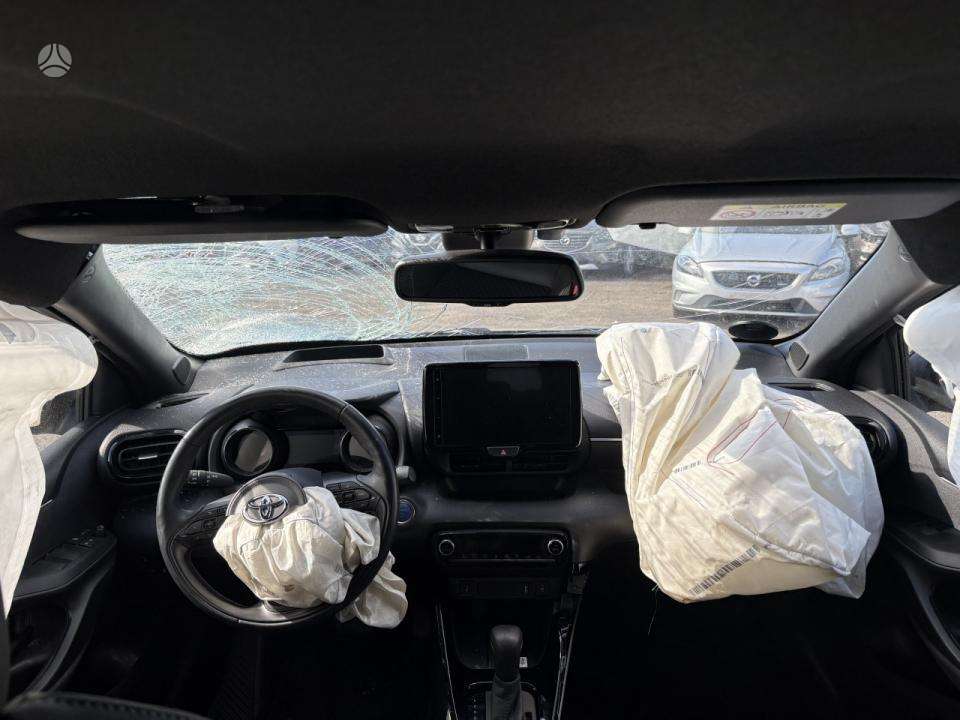Toyota Yaris фото 11