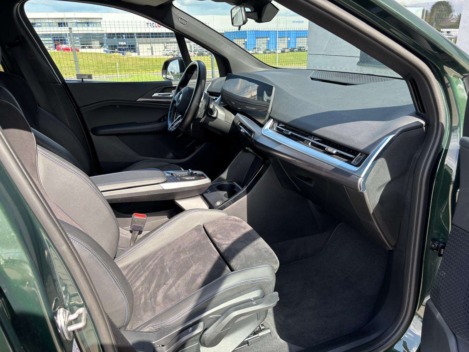 BMW 218 Active Tourer фото 10