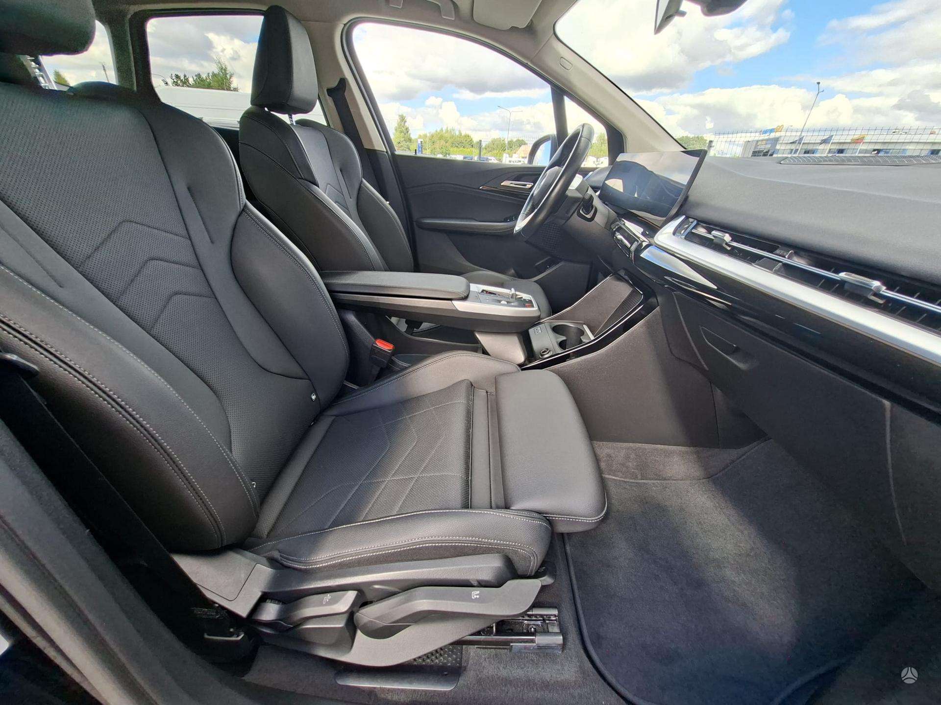 BMW 218 Active Tourer фото 9