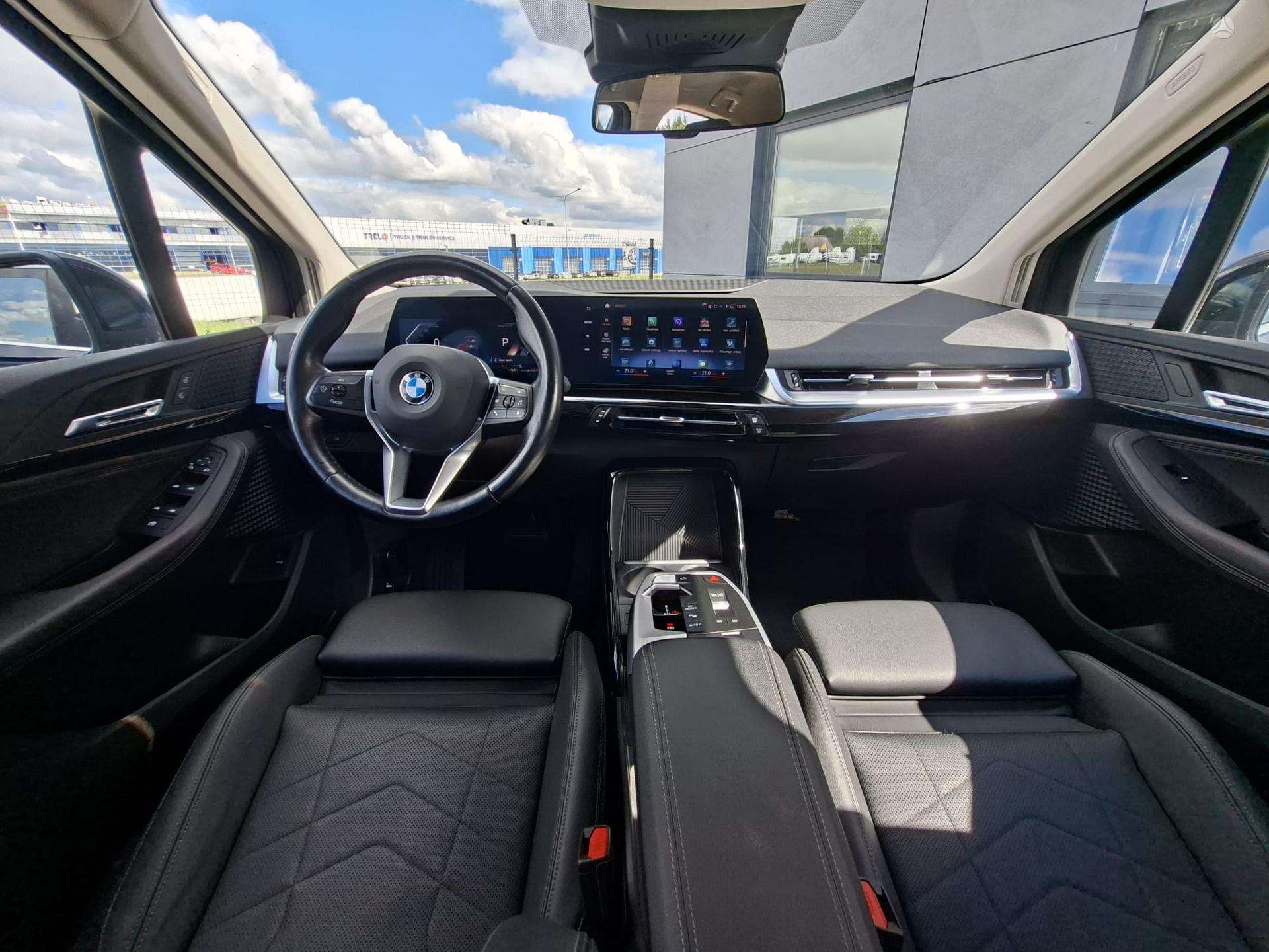 BMW 218 Active Tourer фото 12