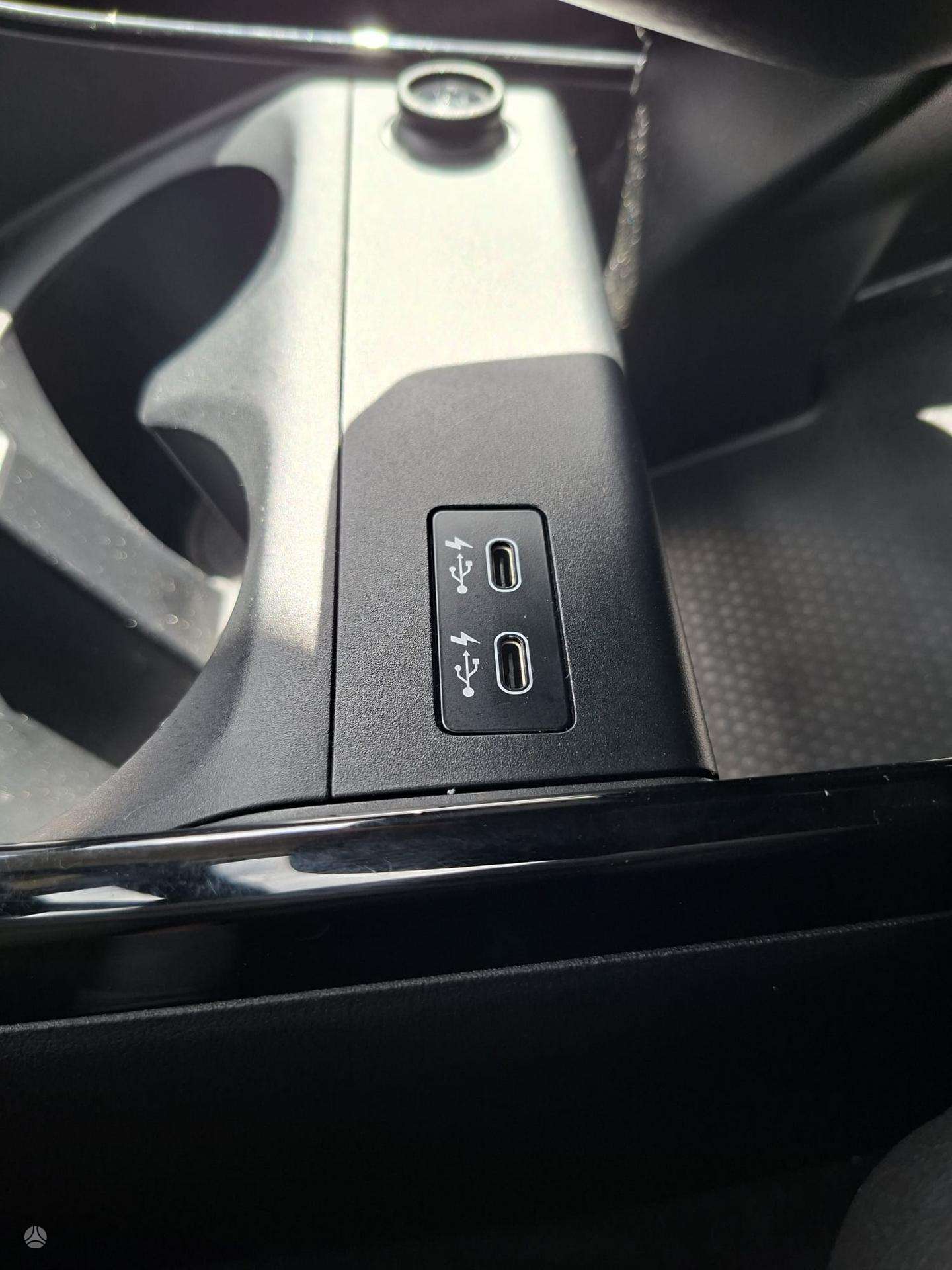 BMW 218 Active Tourer фото 19