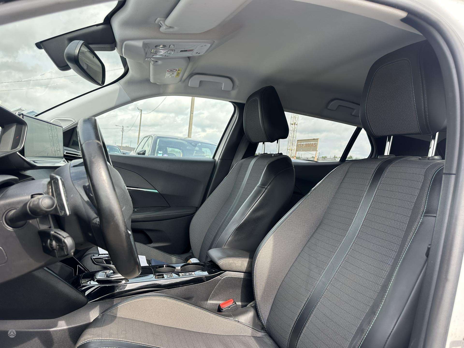 Peugeot 2008 фото 10