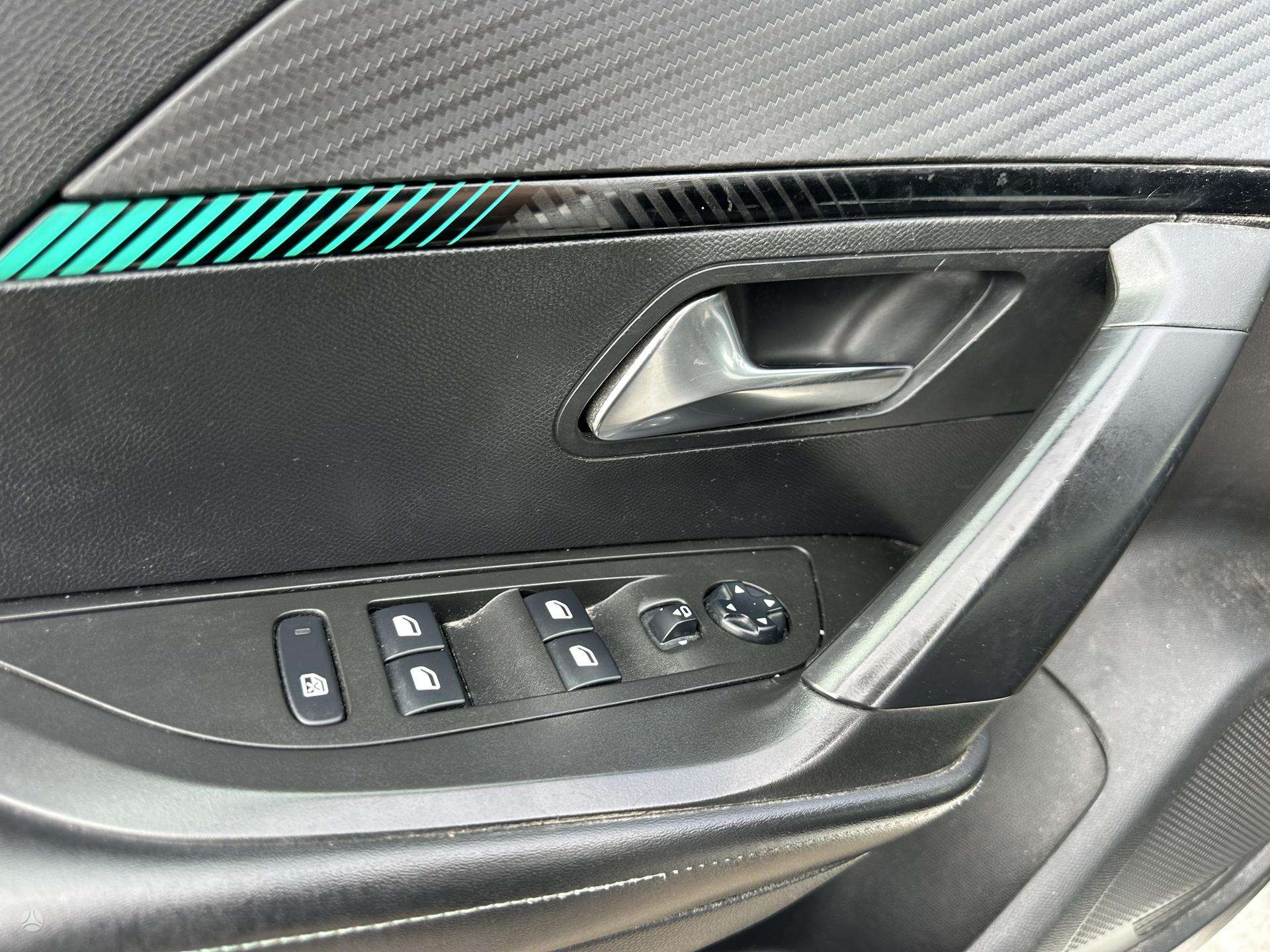 Peugeot 2008 фото 12
