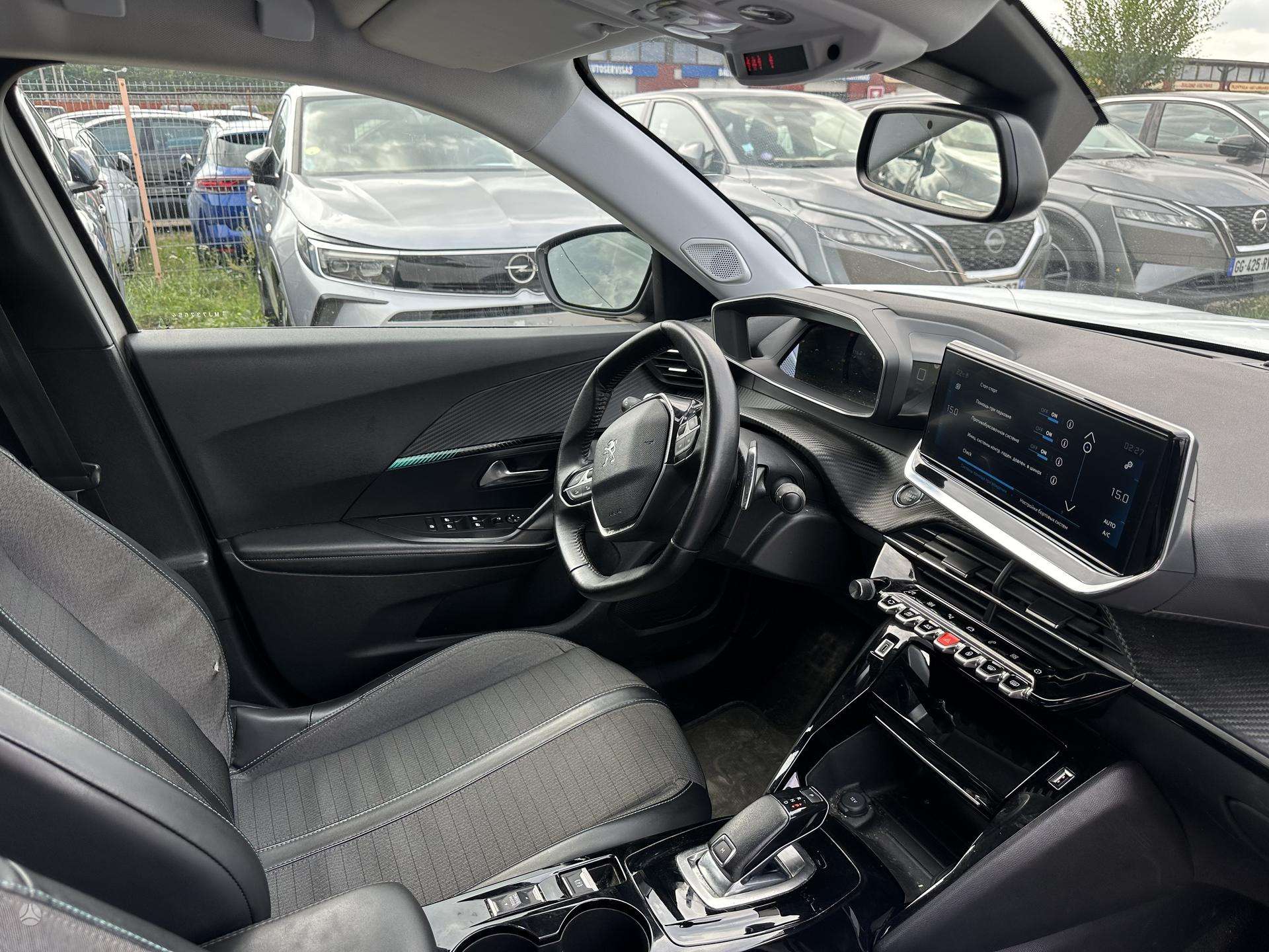 Peugeot 2008 фото 15