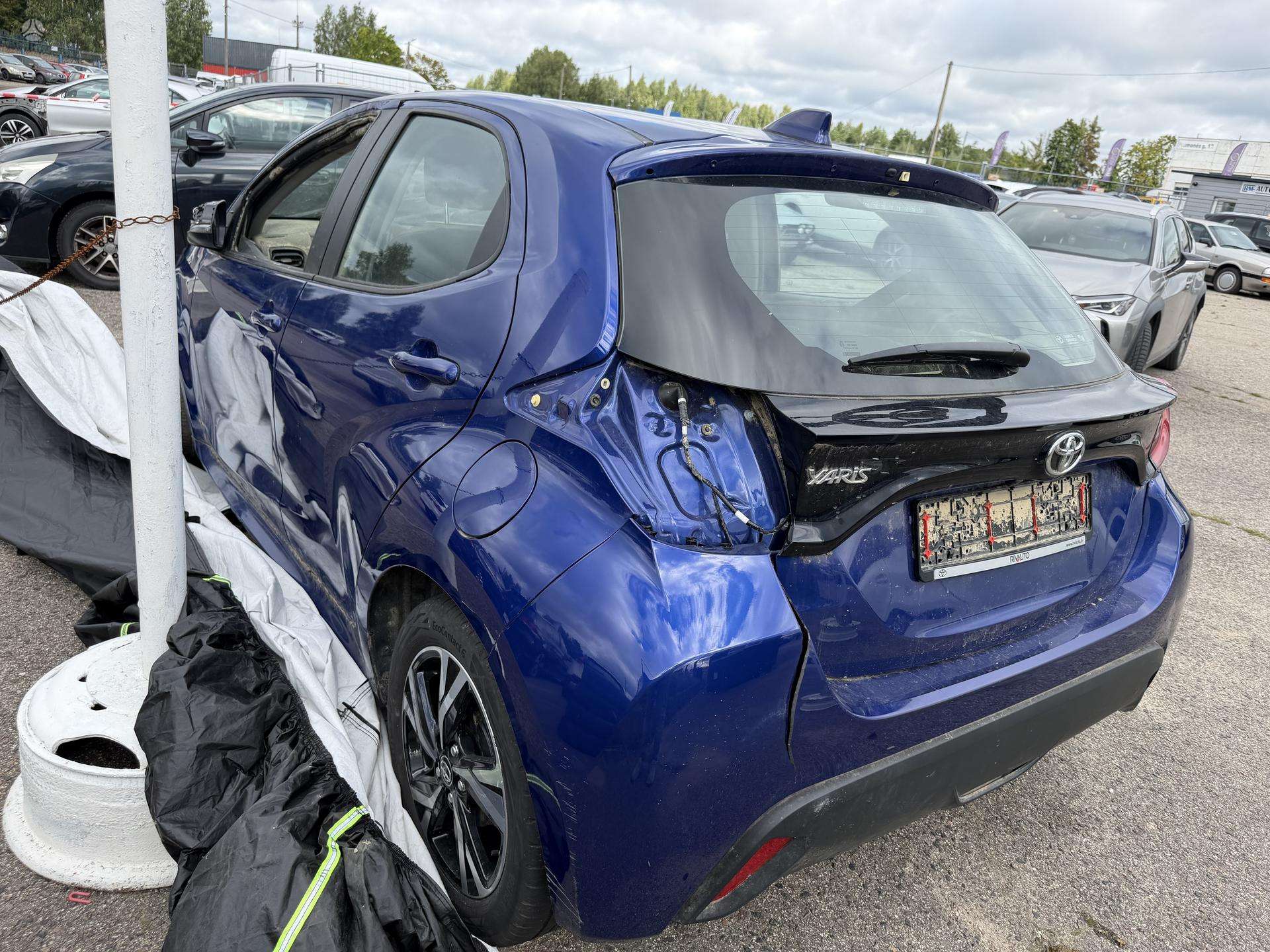 Toyota Yaris фото 4