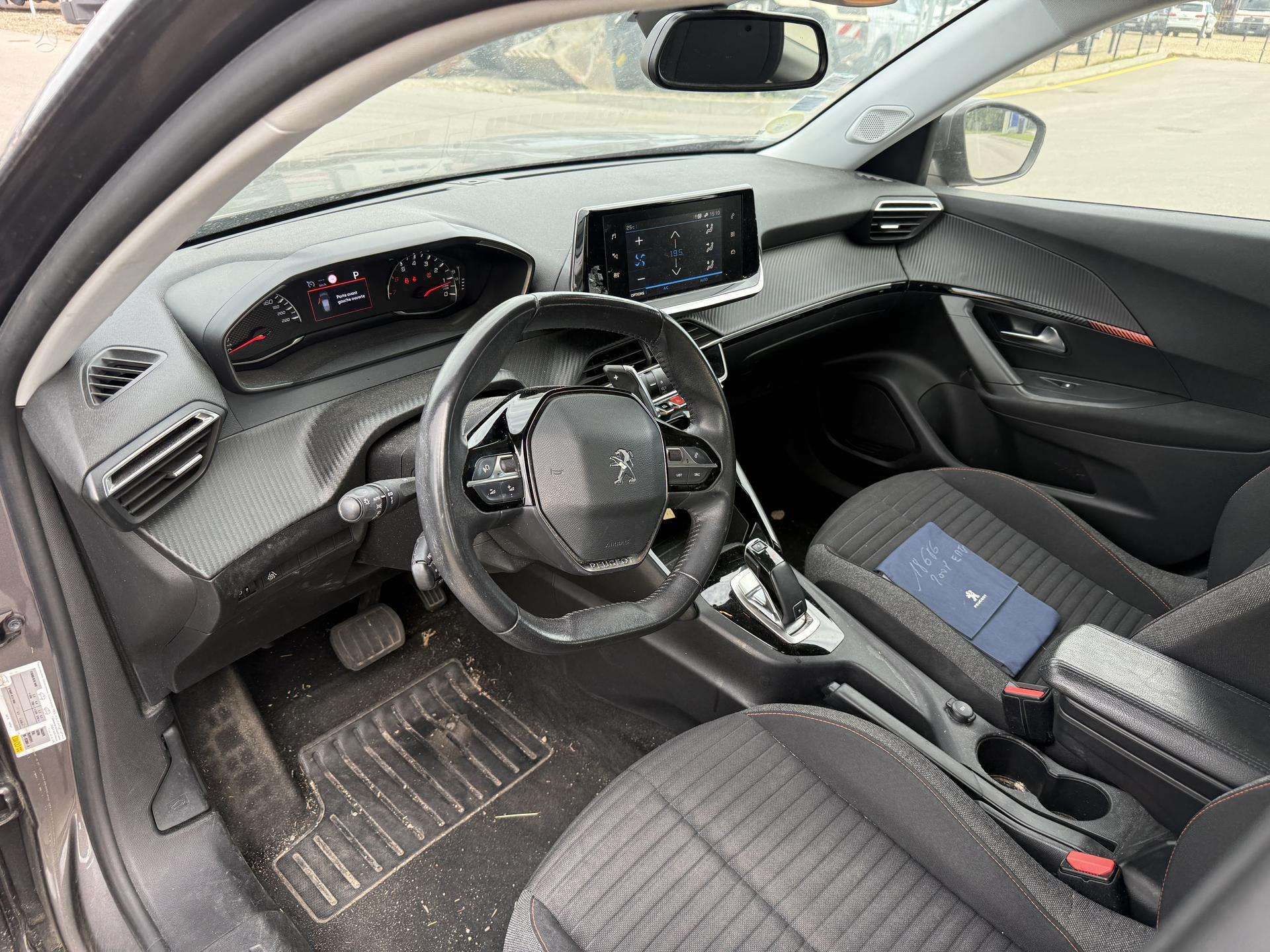Peugeot 2008 фото 9