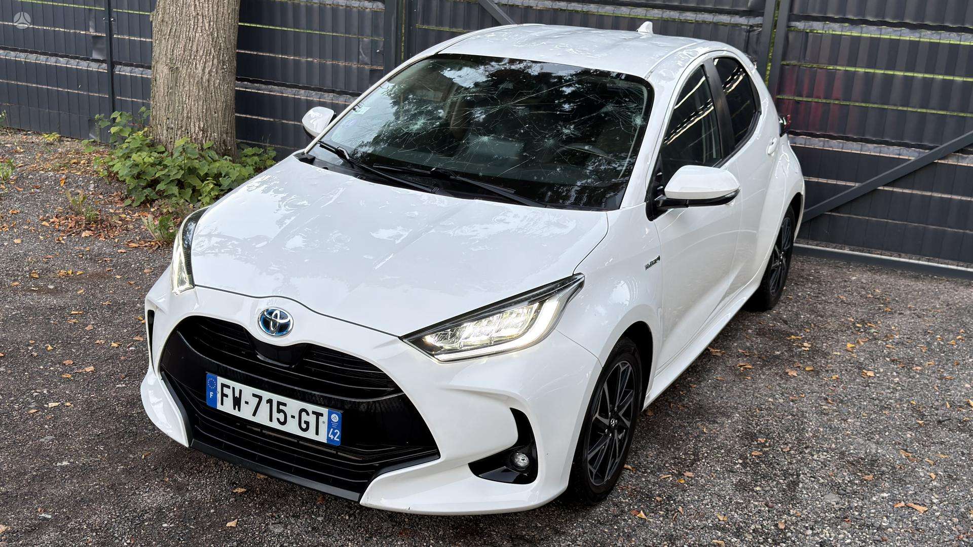 Toyota Yaris фото 2
