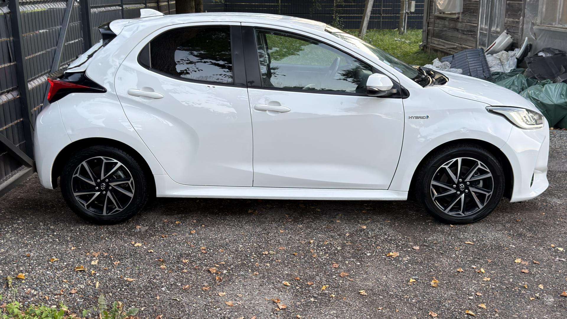 Toyota Yaris фото 4