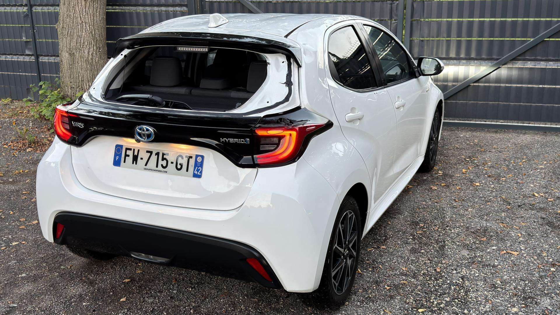 Toyota Yaris фото 5