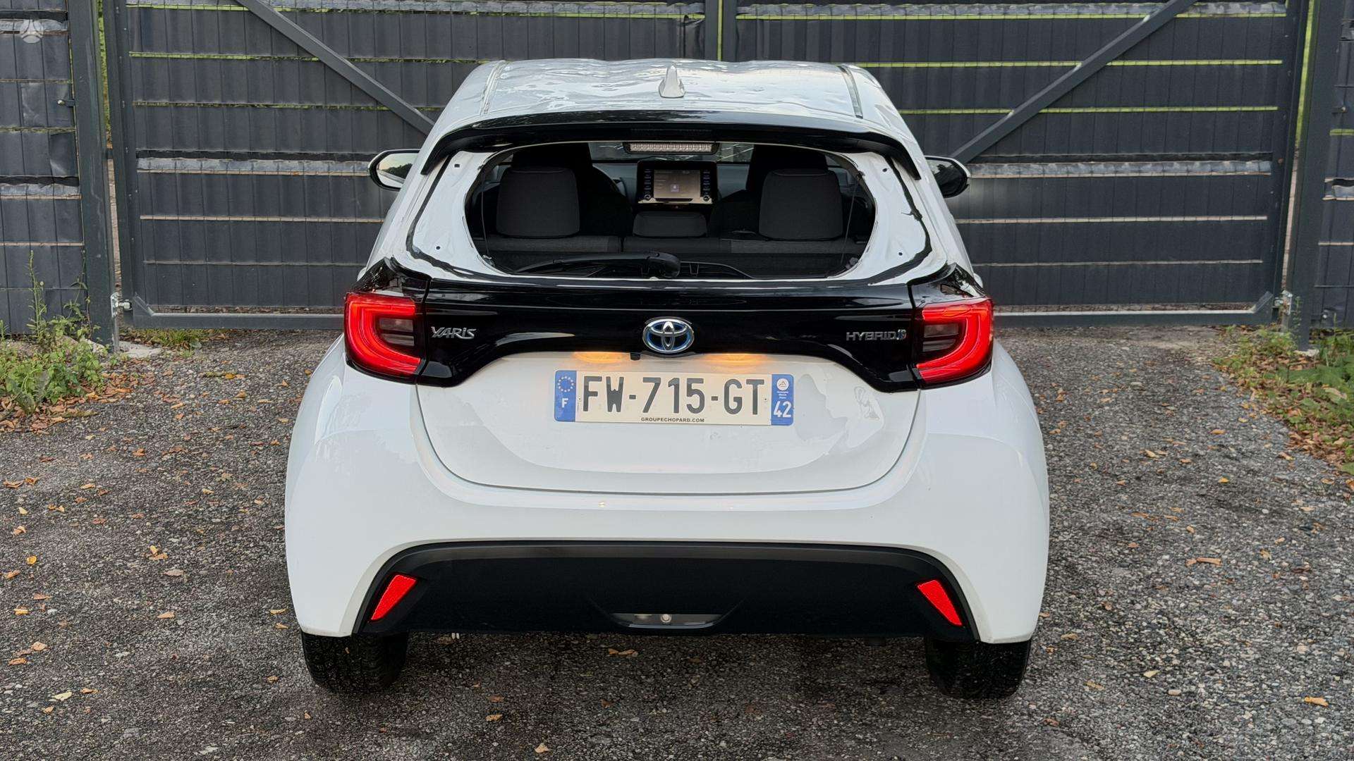Toyota Yaris фото 6
