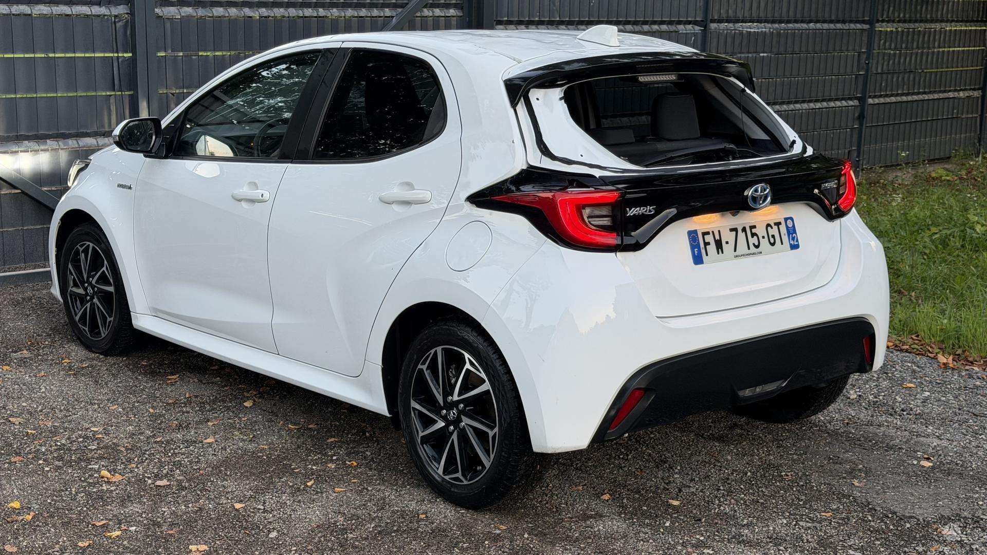 Toyota Yaris фото 7