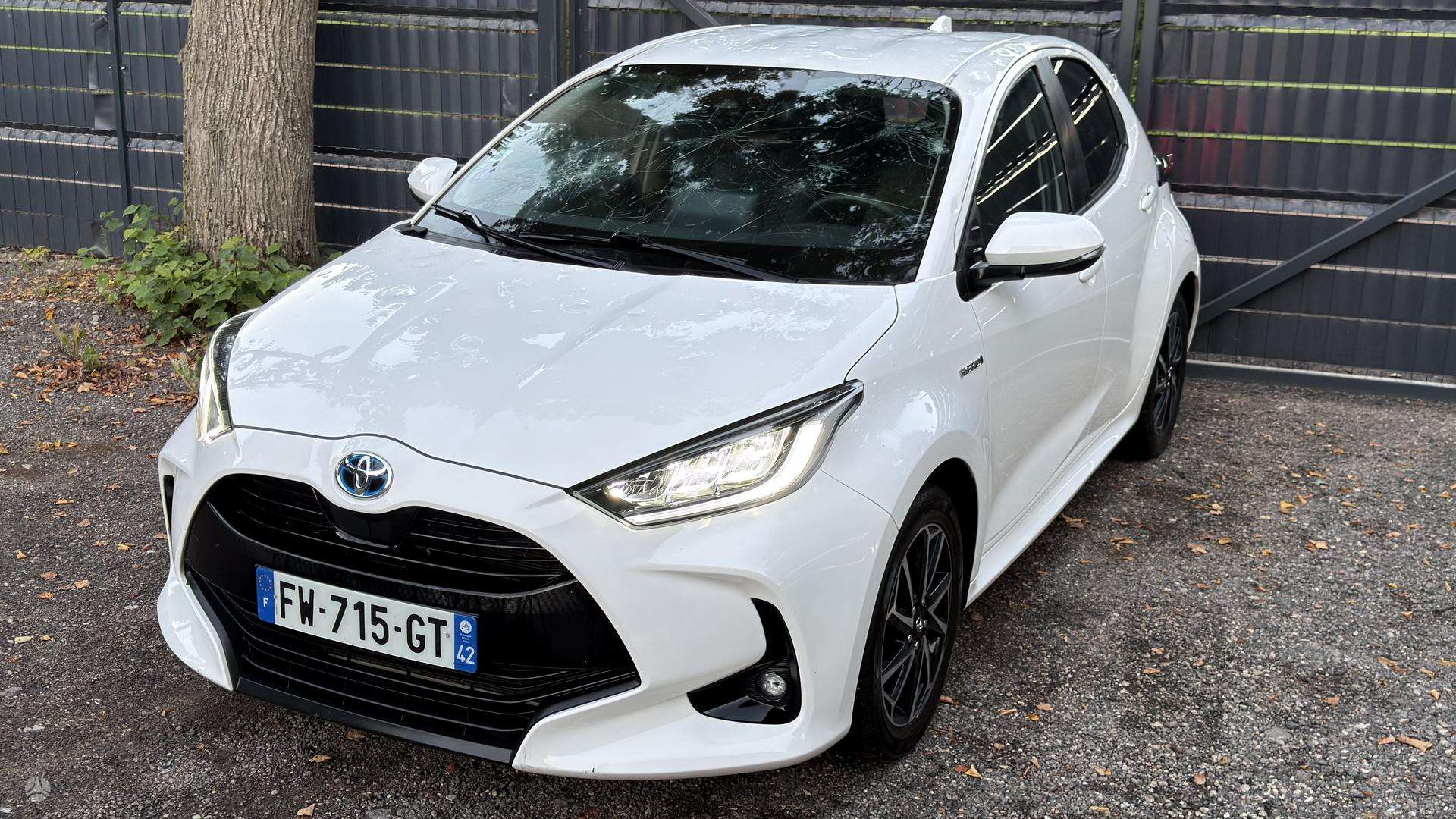 Toyota Yaris фото 9