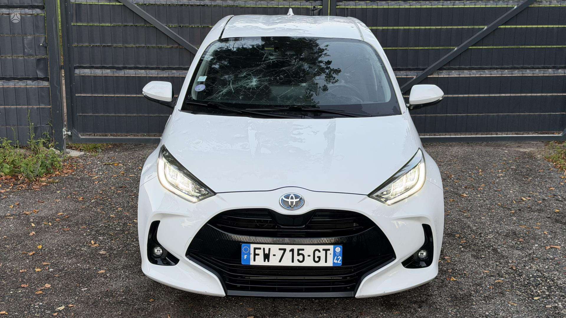 Toyota Yaris фото 10