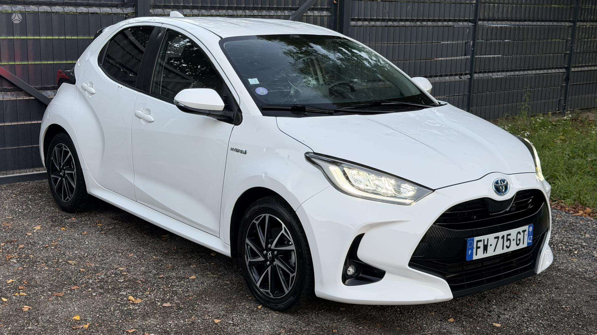 Toyota Yaris фото 11
