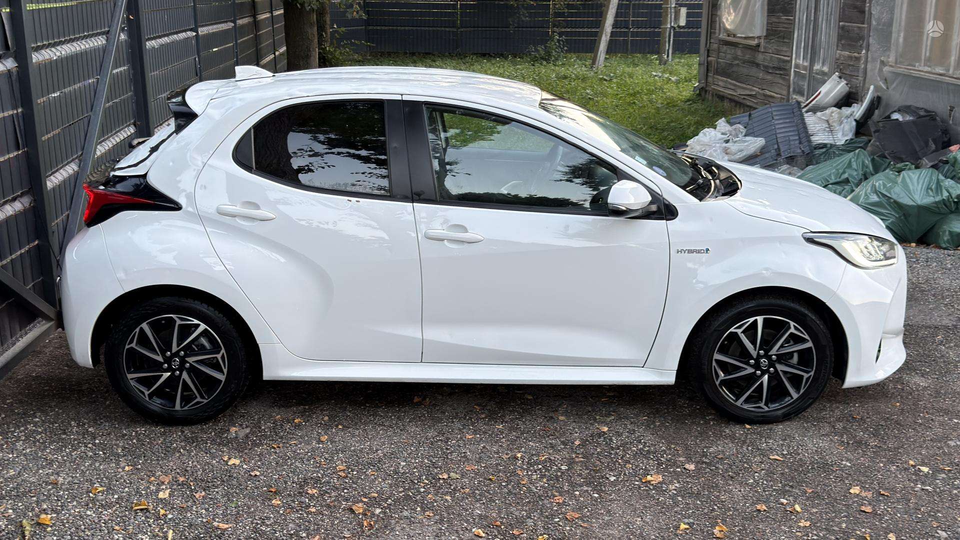 Toyota Yaris фото 12