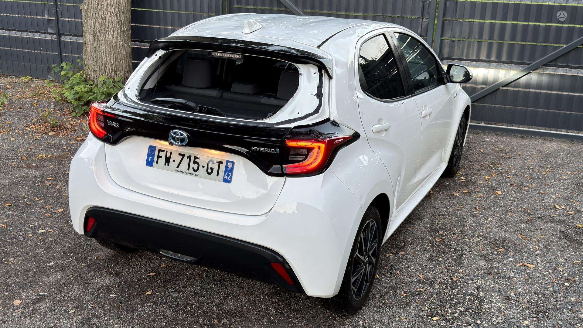 Toyota Yaris фото 13