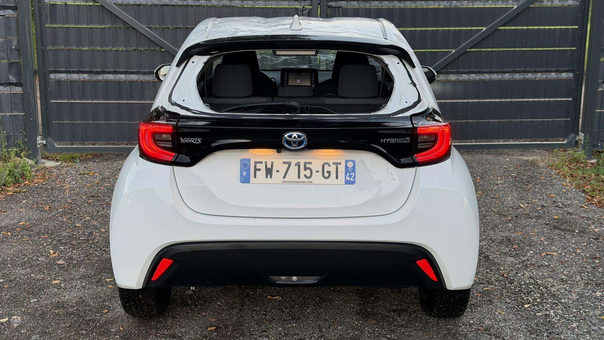 Toyota Yaris фото 14